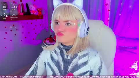 Emmy  blue berry1 online show from February 17, 2025, 10:25 pm