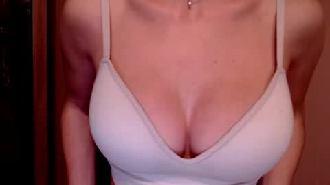 Lily online show from December 20, 2024, 5:51 pm