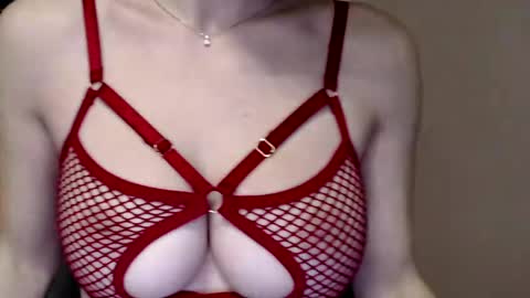 Lily online show from December 25, 2024, 5:05 pm