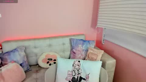 tiny_cora online show from June 12, 2026, 4:39 pm