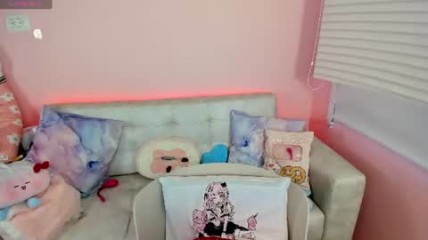 tiny_cora online show from June 19, 2026, 4:33 pm