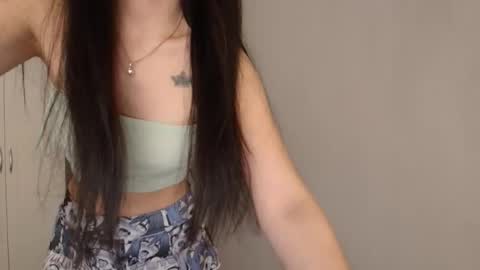 Snapshot of tiny_cute chatting on May 23, 2026, 8:35 pm Lia online show from May 23, 2026, 8:35 pm