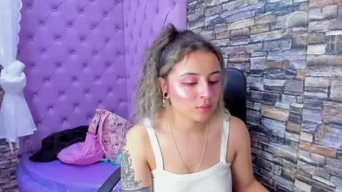 Snapshot of tiny_love_ chatting on January 14, 2025, 2:50 am tiny online show from January 14, 2025, 2:50 am