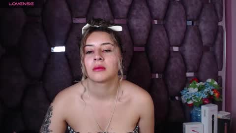 Snapshot of tiny_love_ chatting on February 9, 2025, 7:49 am tiny online show from February 9, 2025, 7:49 am