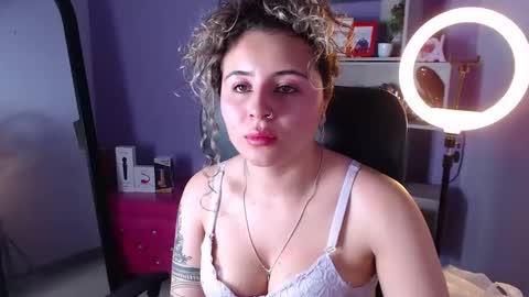 Snapshot of tiny_love_ chatting on February 18, 2025, 5:42 am tiny online show from February 18, 2025, 5:42 am