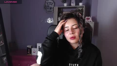 Snapshot of tiny_love_ chatting on February 21, 2025, 8:51 am tiny online show from February 21, 2025, 8:51 am