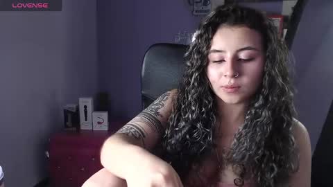 Snapshot of tiny_love_ chatting on March 5, 2025, 8:54 am tiny online show from March 5, 2025, 8:54 am