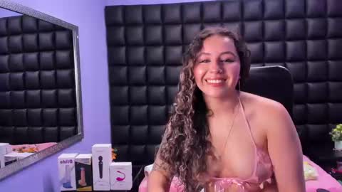 Snapshot of tiny_love_ chatting on September 24, 2025, 4:05 am tiny online show from September 24, 2025, 4:05 am