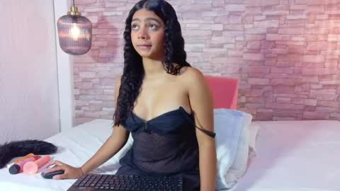 tiny_sophy online show from September 10, 2025, 1:55 pm