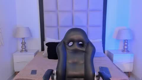 Snapshot of tiny_thomm chatting on February 7, 2026, 5:22 am Thomm Independent Model online show from February 7, 2026, 5:22 am