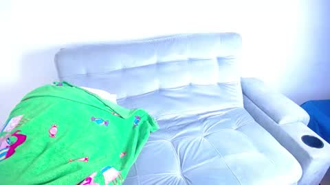 tiny_whore18 online show from February 18, 2026, 7:04 am