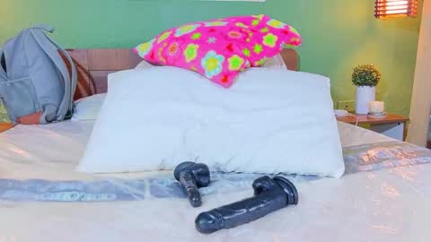 tiny_whore18 online show from April 26, 2026, 5:49 am