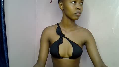 Snapshot of tinybarbie_ chatting on September 25, 2025, 2:21 pm Barbie  online show from September 25, 2025, 2:21 pm