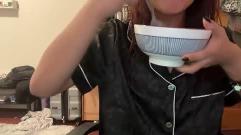 tinydaisy22 online show from November 29, 2025, 8:01 pm