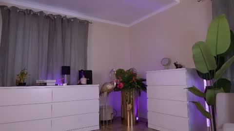 Anissa online show from June 18, 2026, 3:27 pm