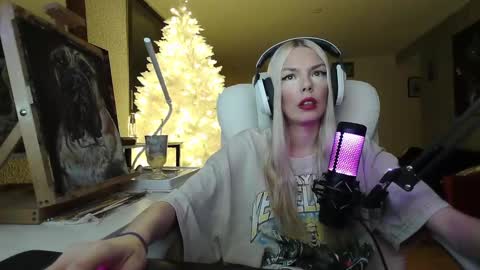 Snapshot of tinykylie chatting on January 11, 2025, 11:02 pm stage Kylie Sinner brand CLITBAIT online show from January 11, 2025, 11:02 pm