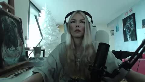 Snapshot of tinykylie chatting on January 13, 2025, 2:53 pm stage Kylie Sinner brand CLITBAIT online show from January 13, 2025, 2:53 pm