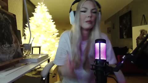 Snapshot of tinykylie chatting on January 14, 2025, 9:41 pm stage Kylie Sinner brand CLITBAIT online show from January 14, 2025, 9:41 pm