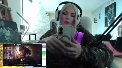 Snapshot of tinykylie chatting on January 16, 2025, 4:28 pm stage Kylie Sinner brand CLITBAIT online show from January 16, 2025, 4:28 pm