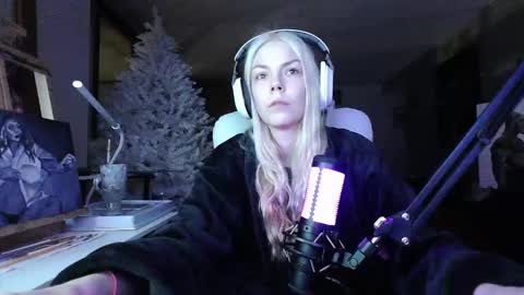Snapshot of tinykylie chatting on January 17, 2025, 5:53 am stage Kylie Sinner brand CLITBAIT online show from January 17, 2025, 5:53 am