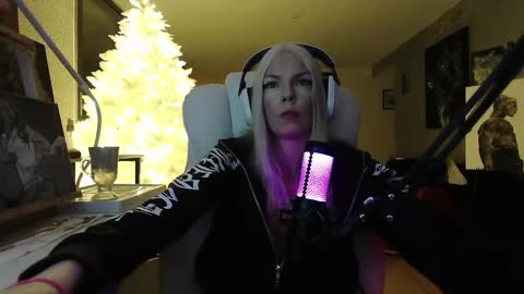 Snapshot of tinykylie chatting on January 19, 2025, 4:22 am stage Kylie Sinner brand CLITBAIT online show from January 19, 2025, 4:22 am