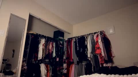 Snapshot of tinykylie chatting on January 21, 2025, 3:59 am stage Kylie Sinner brand CLITBAIT online show from January 21, 2025, 3:59 am