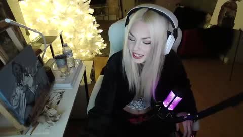 Snapshot of tinykylie chatting on January 23, 2025, 2:23 am stage Kylie Sinner brand CLITBAIT online show from January 23, 2025, 2:23 am
