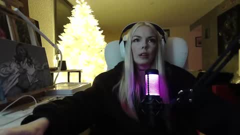 Snapshot of tinykylie chatting on January 24, 2025, 2:28 am stage Kylie Sinner brand CLITBAIT online show from January 24, 2025, 2:28 am