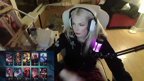 Snapshot of tinykylie chatting on January 26, 2025, 6:28 am stage Kylie Sinner brand CLITBAIT online show from January 26, 2025, 6:28 am