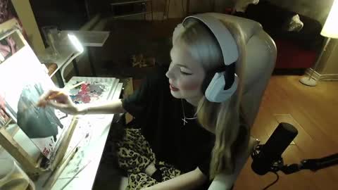 Snapshot of tinykylie chatting on January 27, 2025, 9:23 am stage Kylie Sinner brand CLITBAIT online show from January 27, 2025, 9:23 am