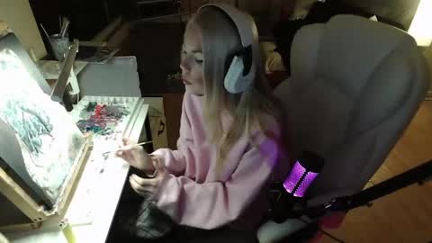 Snapshot of tinykylie chatting on January 29, 2025, 2:09 am stage Kylie Sinner brand CLITBAIT online show from January 29, 2025, 2:09 am