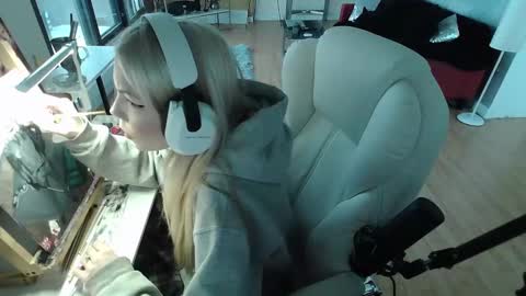 Snapshot of tinykylie chatting on January 29, 2025, 8:14 pm stage Kylie Sinner brand CLITBAIT online show from January 29, 2025, 8:14 pm