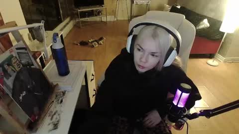 Snapshot of tinykylie chatting on January 31, 2025, 10:21 pm stage Kylie Sinner brand CLITBAIT online show from January 31, 2025, 10:21 pm