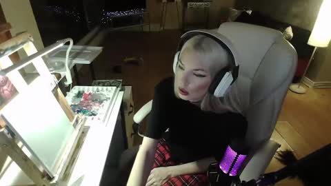 Snapshot of tinykylie chatting on February 2, 2025, 10:49 pm stage Kylie Sinner brand CLITBAIT online show from February 2, 2025, 10:49 pm