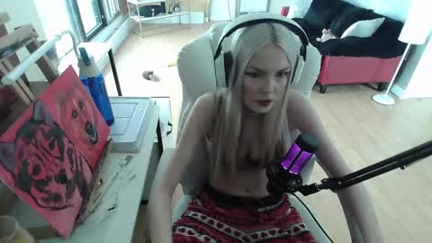 Snapshot of tinykylie chatting on February 3, 2025, 7:21 pm stage Kylie Sinner brand CLITBAIT online show from February 3, 2025, 7:21 pm