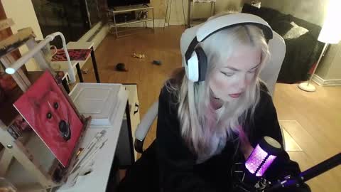 Snapshot of tinykylie chatting on February 4, 2025, 7:51 am stage Kylie Sinner brand CLITBAIT online show from February 4, 2025, 7:51 am
