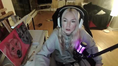 Snapshot of tinykylie chatting on February 5, 2025, 6:46 am stage Kylie Sinner brand CLITBAIT online show from February 5, 2025, 6:46 am