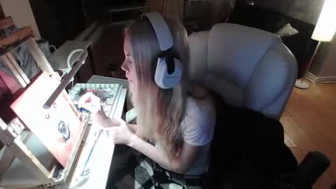 Snapshot of tinykylie chatting on February 5, 2025, 9:46 am stage Kylie Sinner brand CLITBAIT online show from February 5, 2025, 9:46 am