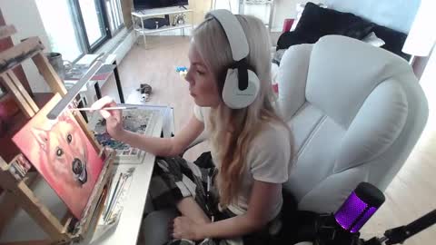 Snapshot of tinykylie chatting on February 5, 2025, 12:49 pm stage Kylie Sinner brand CLITBAIT online show from February 5, 2025, 12:49 pm