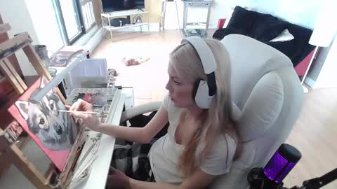 Snapshot of tinykylie chatting on February 5, 2025, 3:52 pm stage Kylie Sinner brand CLITBAIT online show from February 5, 2025, 3:52 pm