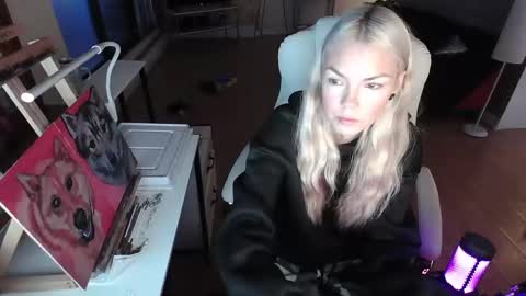 Snapshot of tinykylie chatting on February 6, 2025, 10:59 am stage Kylie Sinner brand CLITBAIT online show from February 6, 2025, 10:59 am