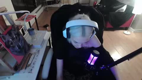 Snapshot of tinykylie chatting on February 8, 2025, 6:22 am stage Kylie Sinner brand CLITBAIT online show from February 8, 2025, 6:22 am