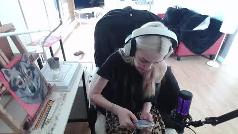 Snapshot of tinykylie chatting on February 8, 2025, 3:10 pm stage Kylie Sinner brand CLITBAIT online show from February 8, 2025, 3:10 pm