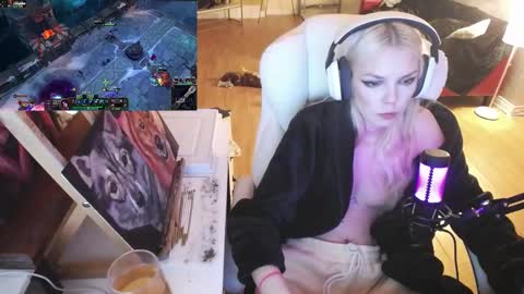 Snapshot of tinykylie chatting on February 11, 2025, 3:08 am stage Kylie Sinner brand CLITBAIT online show from February 11, 2025, 3:08 am