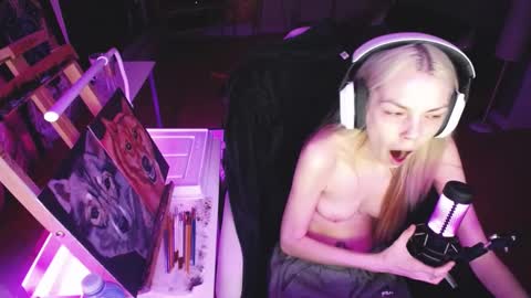 Snapshot of tinykylie chatting on February 12, 2025, 10:26 pm stage Kylie Sinner brand CLITBAIT online show from February 12, 2025, 10:26 pm