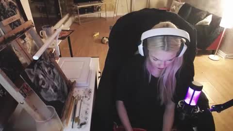 Snapshot of tinykylie chatting on February 14, 2025, 10:58 pm stage Kylie Sinner brand CLITBAIT online show from February 14, 2025, 10:58 pm