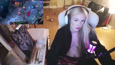 Snapshot of tinykylie chatting on February 15, 2025, 2:04 am stage Kylie Sinner brand CLITBAIT online show from February 15, 2025, 2:04 am
