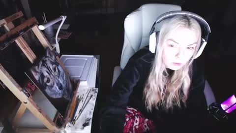 Snapshot of tinykylie chatting on February 16, 2025, 5:26 am stage Kylie Sinner brand CLITBAIT online show from February 16, 2025, 5:26 am