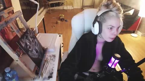 Snapshot of tinykylie chatting on February 18, 2025, 3:31 am stage Kylie Sinner brand CLITBAIT online show from February 18, 2025, 3:31 am