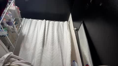 Snapshot of tinykylie chatting on February 18, 2025, 7:41 pm stage Kylie Sinner brand CLITBAIT online show from February 18, 2025, 7:41 pm